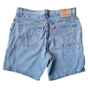 Vintage Levi's High Waisted Light Wash Blue Denim Mom Jean Shorts Size 12 32 x 7